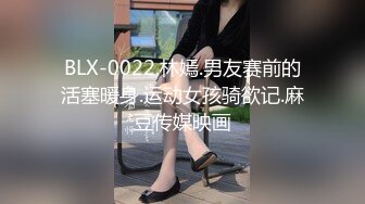 软软甜甜又骚骚的妹子全程露脸大秀直播，跟狼友互动撩骚，奶子甩起来诱惑，道具不停抽插骚穴